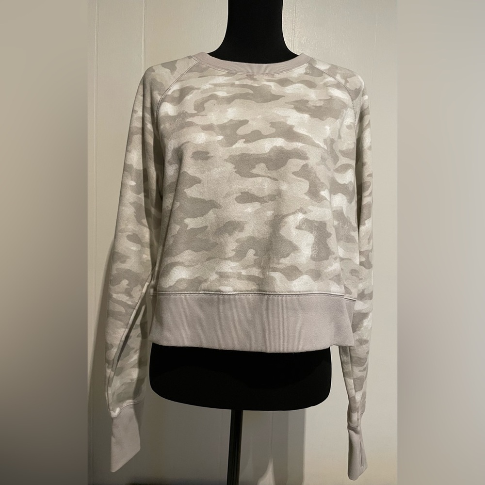 tek gear Cream and Tan Camo Crewneck Sweatshirt, S